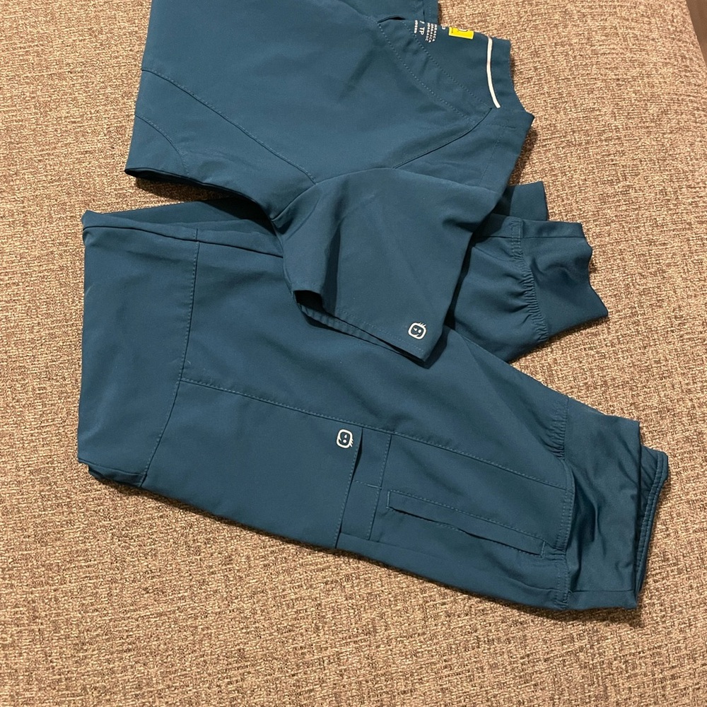 WonderWink scrub set